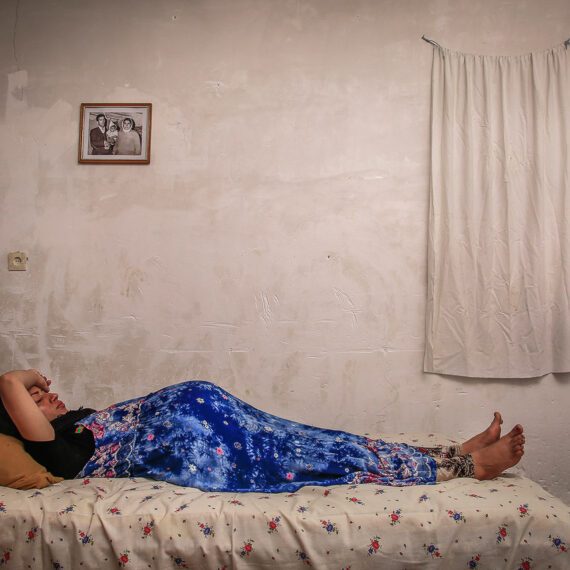 Mohsen Kaboli - Surrogate Mother | XI Concurso Educando la Mirada